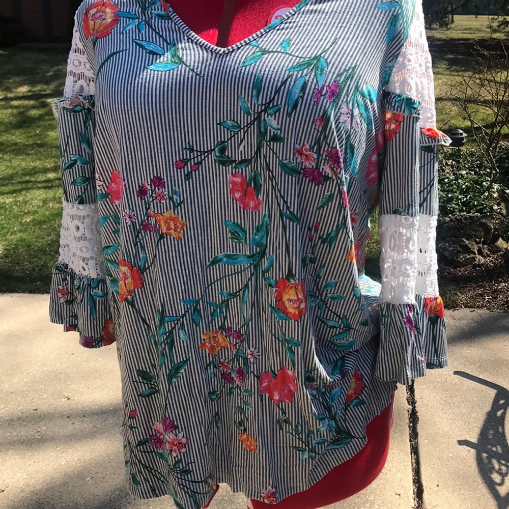 Daniel Rainn crochet floral knit top